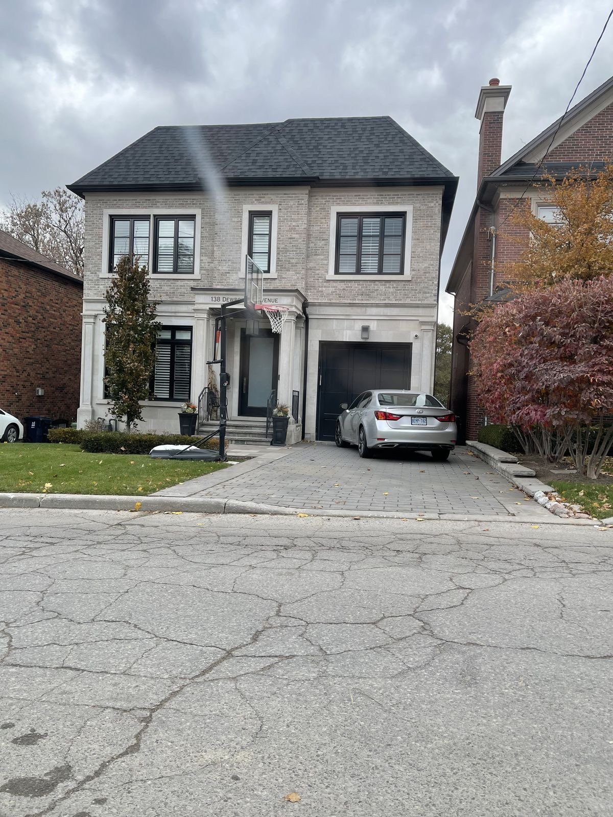 East Whitby established suburban home